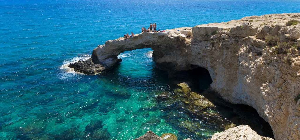 Zee en rotsen Cyprus vakantie