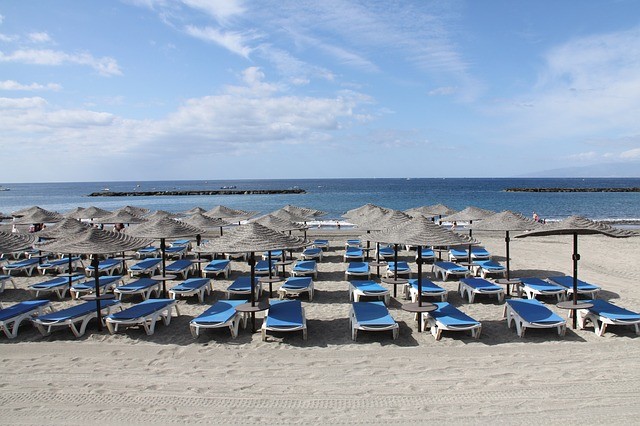 Zonvakantie Tenerife strand ligbedden