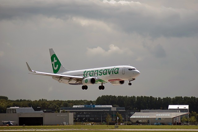 Vliegtuig Transavia vanaf Groningen Airport Eelde
