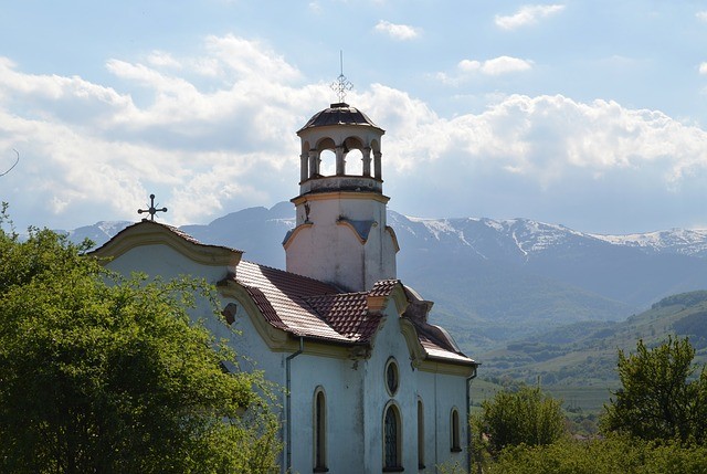 Bulgarije vakantie kerk landschap bergen