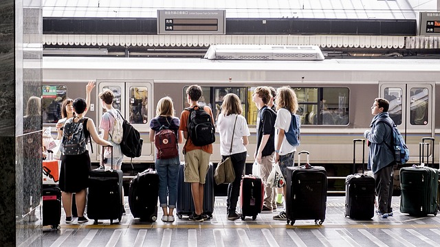 Station mensen reizen bagage