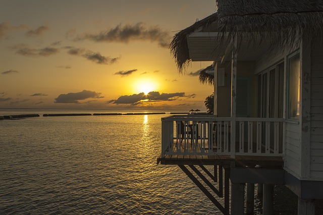 Waterbungalow Malediven vakantie zonsondergang