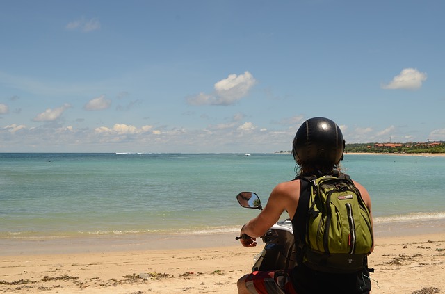 Vakantie Bali scooter strand