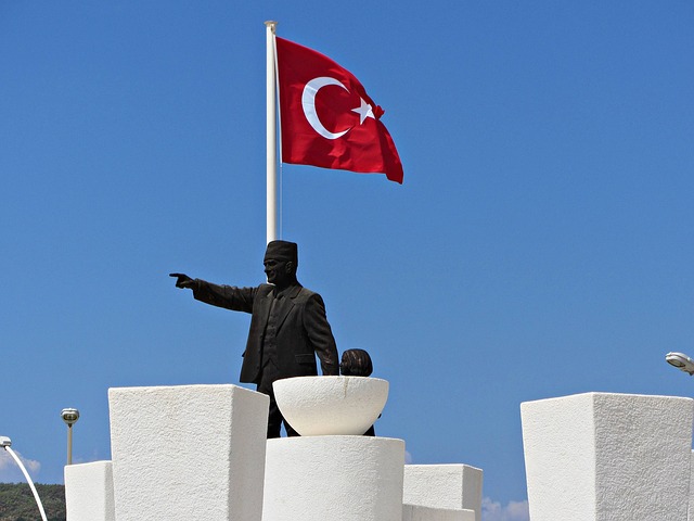 Vlag Turkije standbeeld Fethiye