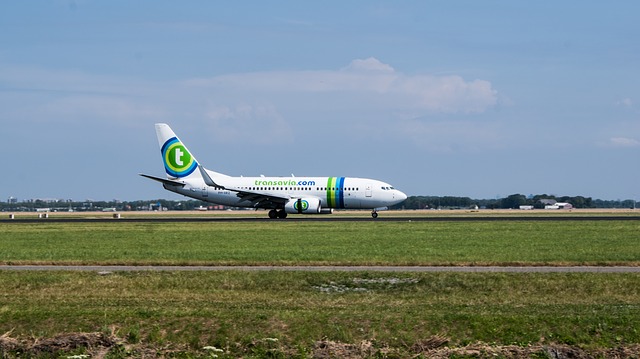 Transavia vliegtuig vliegveld vliegvakantie