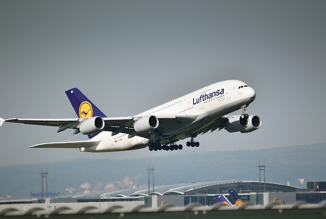 Vliegtuig Lufthansa opstijgen
