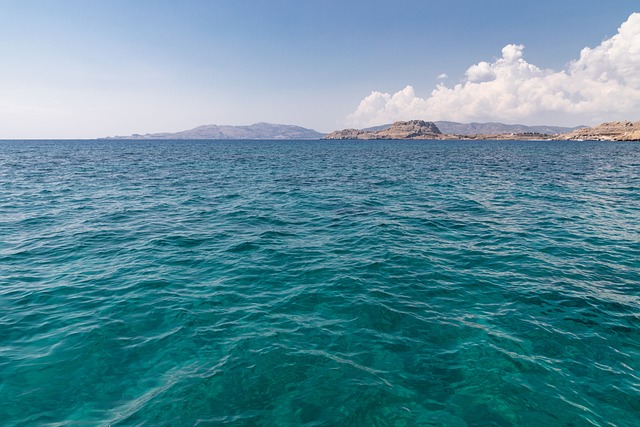 Helder water Rhodos Griekenland reizen zomer