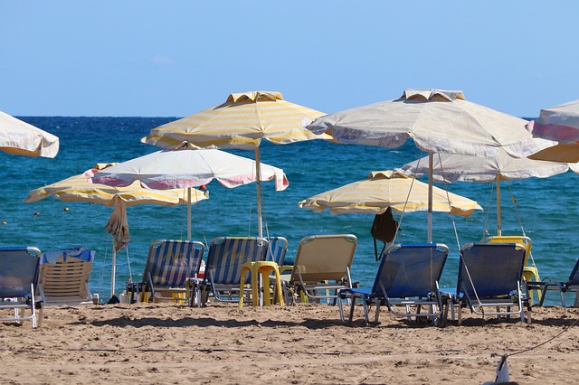 Vakantie Rhodos zon strand parasols
