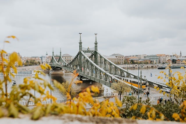 Vakantie Hongarije rivier brug
