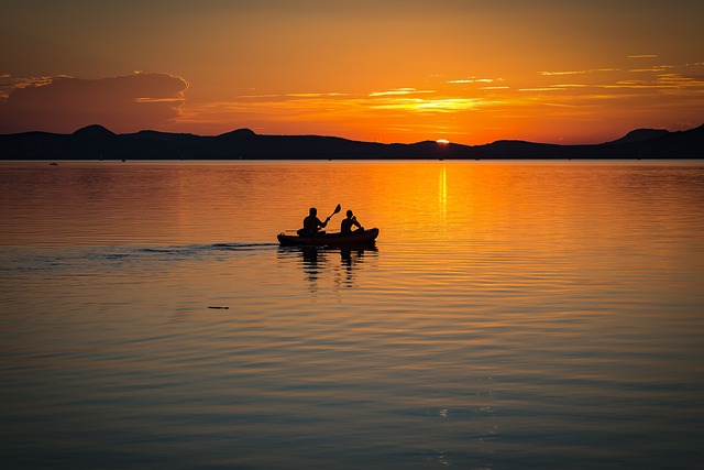 Balatonmeer Hongarije zonsondergang boot