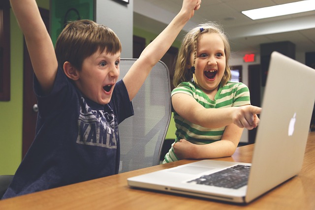 Laptop spelletje kinderen